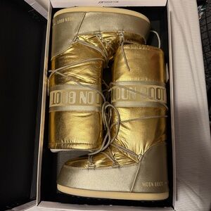 New Moon Boots! Size 42-44 (US9-11)